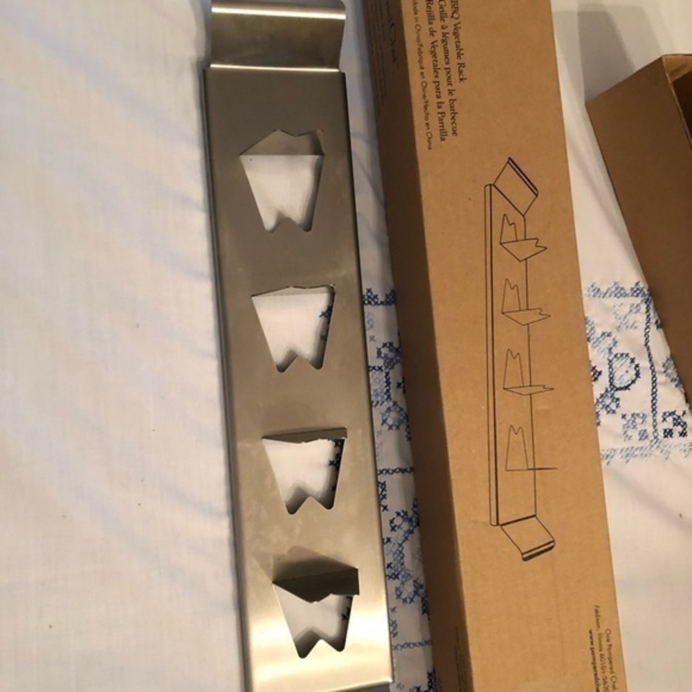 PAMPERED CHEF BBQ VEGETABLE RACK. NEW IN BOX